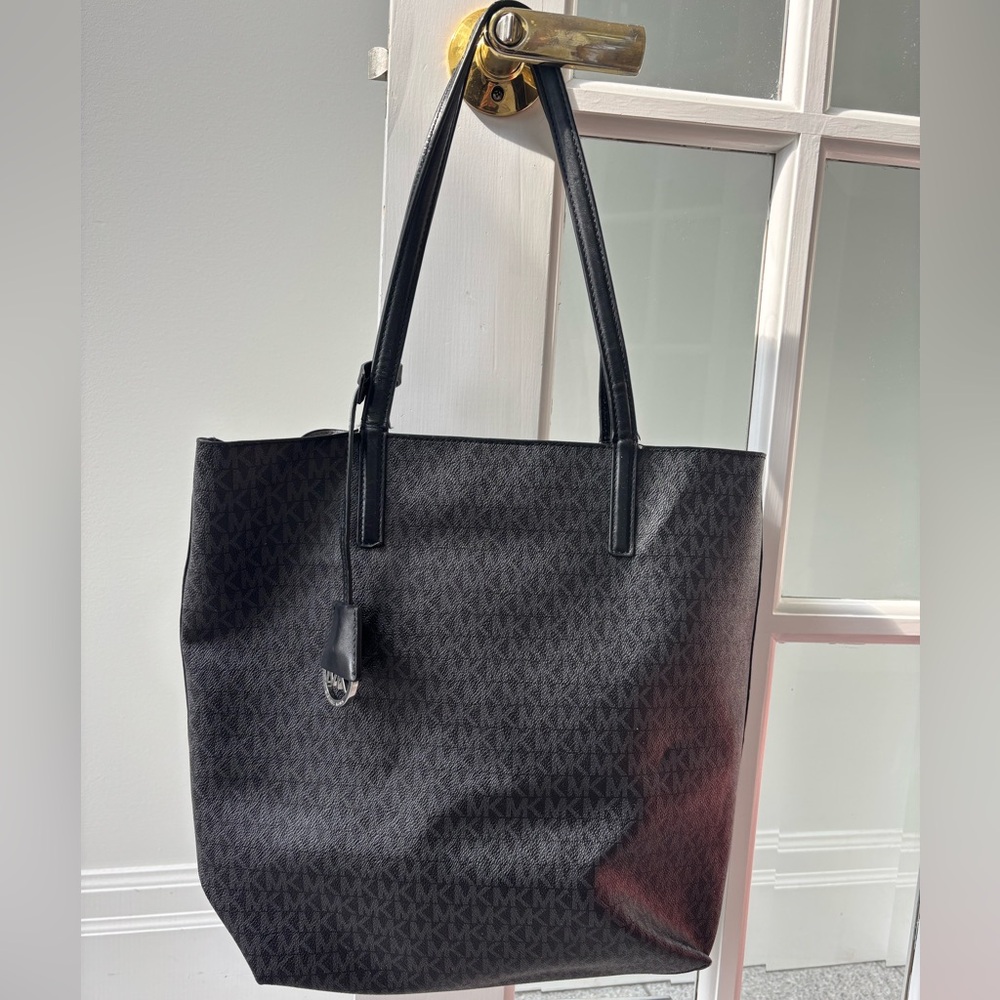 Michael Kors Bucket Bag